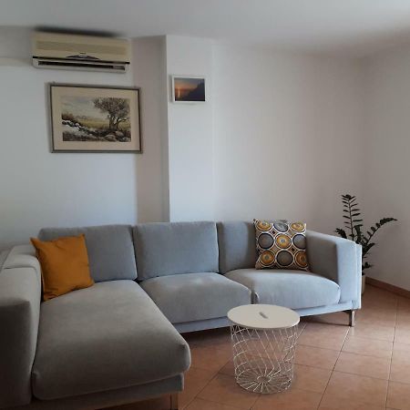 Apartment Lea Cres Bagian luar foto