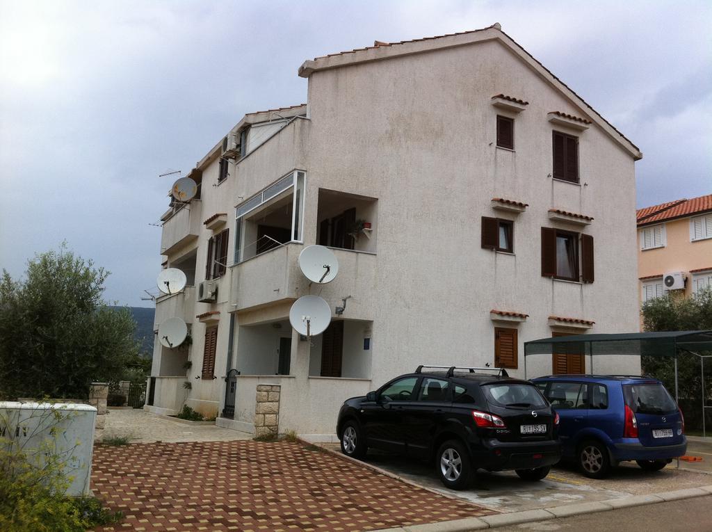Apartment Lea Cres Bagian luar foto
