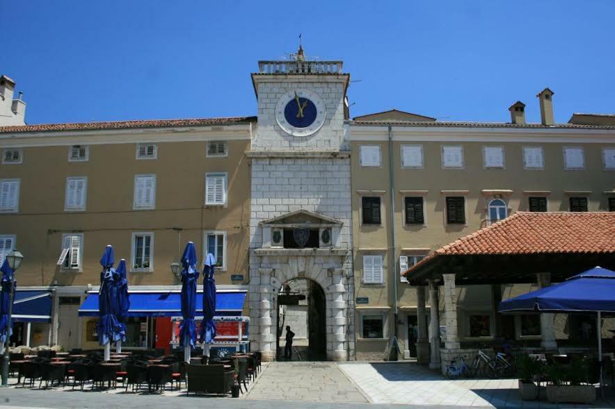 Apartment Lea Cres Bagian luar foto