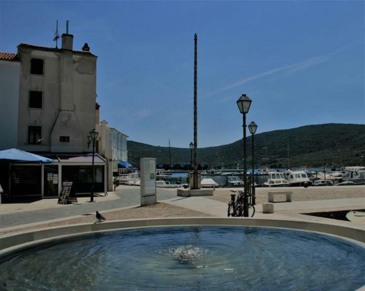 Apartment Lea Cres Bagian luar foto