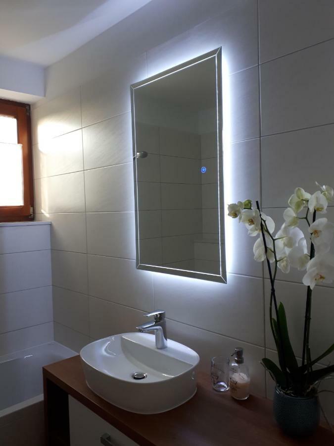 Apartment Lea Cres Bagian luar foto